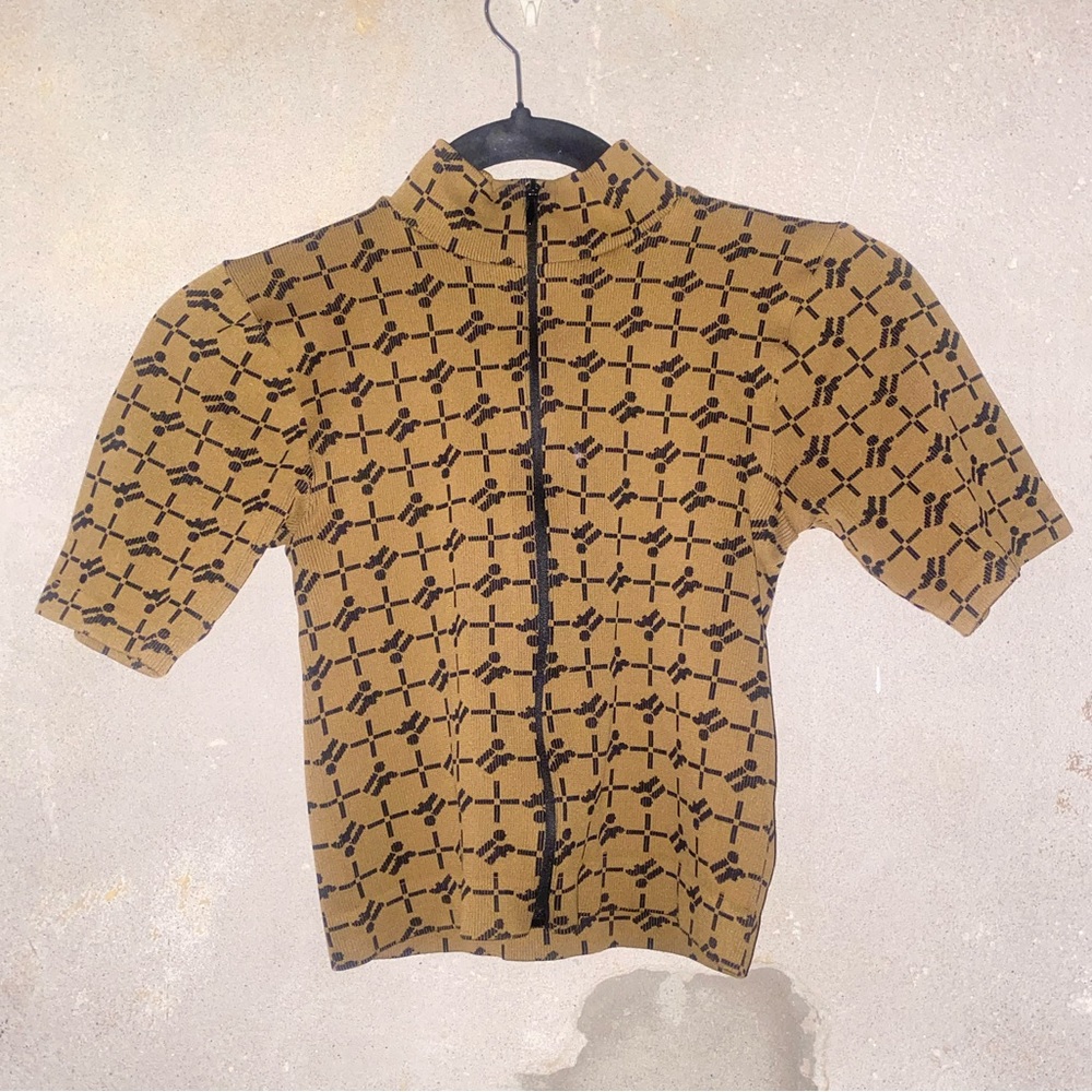 🧚‍♀️3for50$ Zip up patterned tee